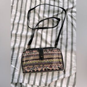 NWOT Sakroots Artist Circle Large Smartphone Cross-Body Phone Wallet